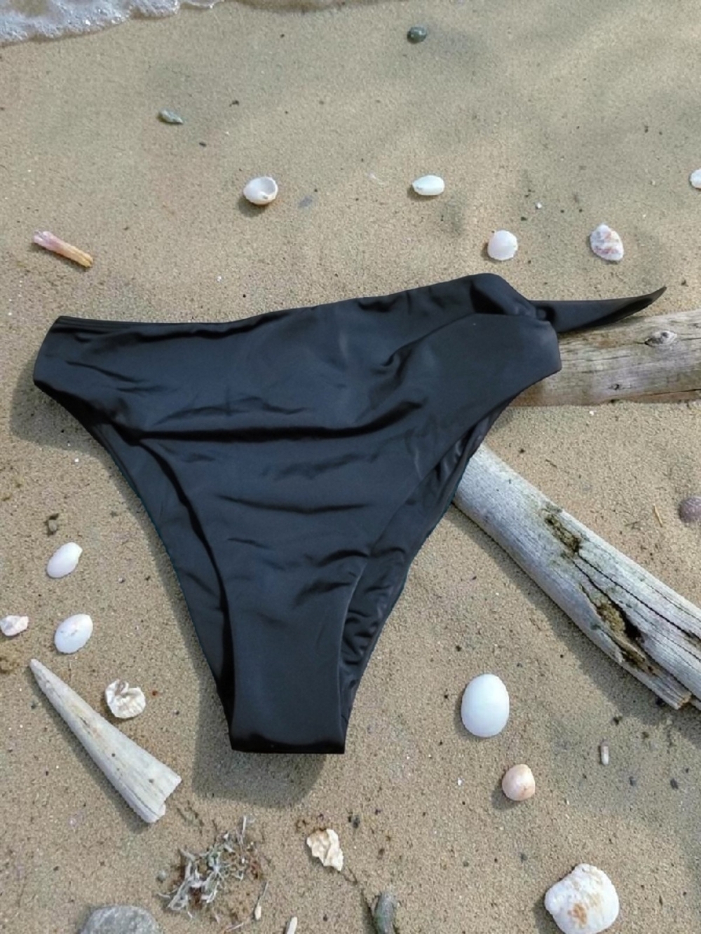 La Hearts Black High-Waist Bikini Bottom